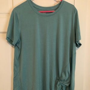 NWOT old navy active t-shirt